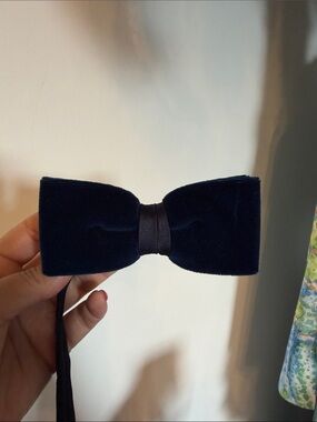 Velvet Bow Tie in Deep Navy